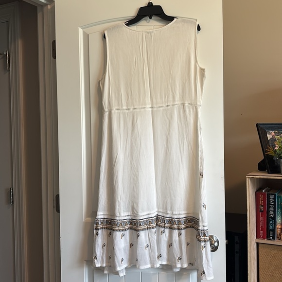 Embroidered Sundress. Size 14p - Picture 5 of 12